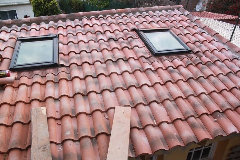 refection-toiture-cabanon-pose-fenetres-velux refection-toiture-cabanon-pose-fenetres-velux